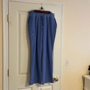 Excellent used condition, barco one womens size medium scrub pants ciel blue
